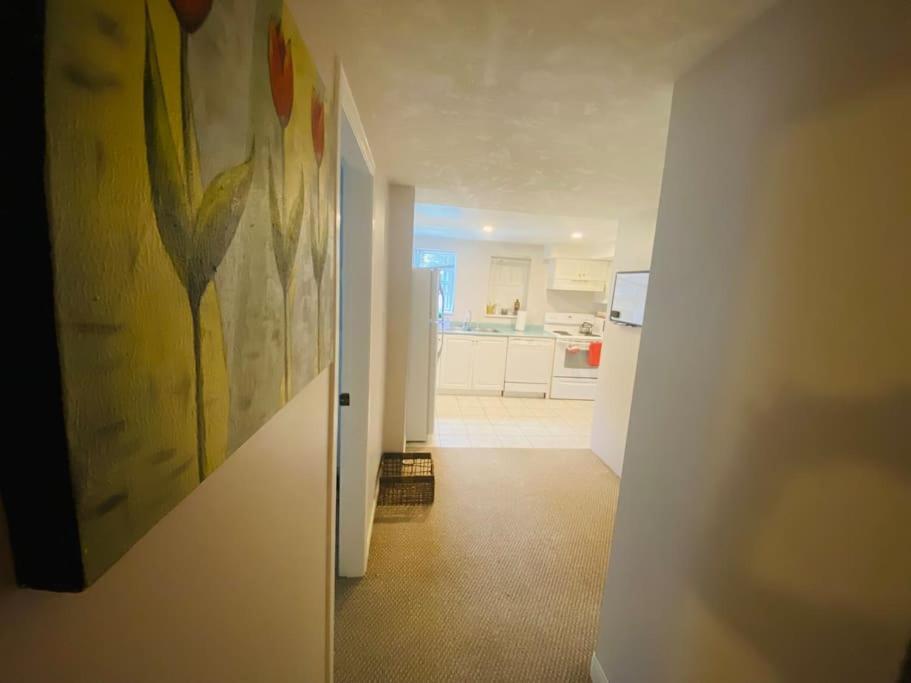 Artistic Apartment Near Downtown 빅토리아 외부 사진