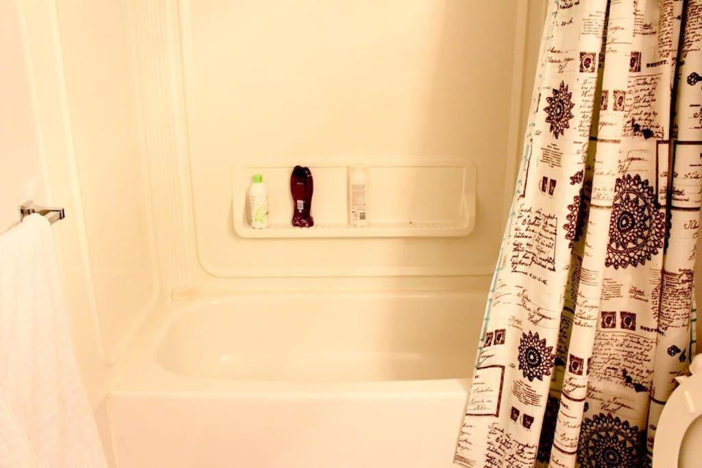Artistic Apartment Near Downtown 빅토리아 외부 사진