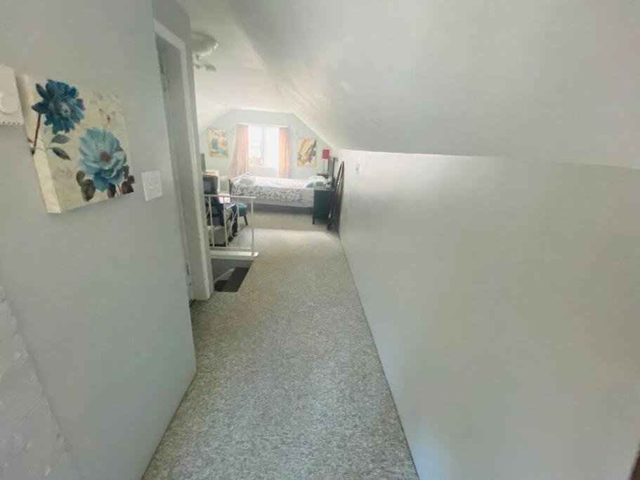 Artistic Apartment Near Downtown 빅토리아 외부 사진